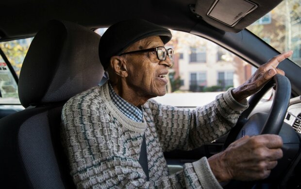 Niższe emerytury? Wyniki badań ekspertów obiegają media siejąc postrach wśród seniorów