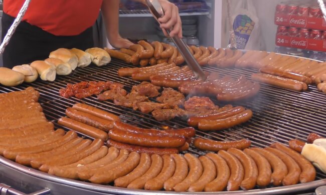 Kiełbasa z grilla. Źródło: Youtube settime2588