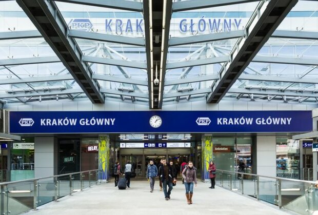 Kraków: duże problemy na trasie Kraków-Warszawa.  Spadł element wiaduktu drogowego