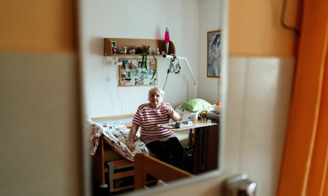 Z życia wzięte. "Pozwałam własne dzieci o alimenty": Oddałam im najlepsze lata życia, a na starość nie miały czasu nawet zadzwonić