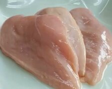 Co się dzieje, gdy płuczesz mięso z kurczaka? Źródło: YouTube