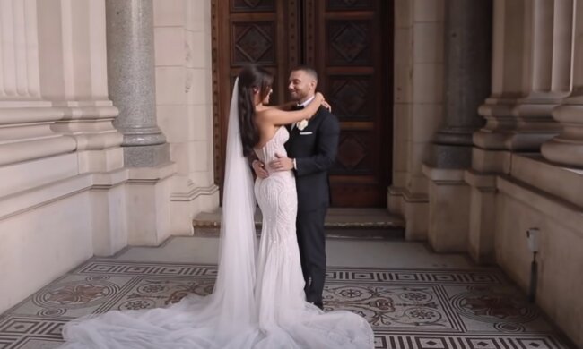 źródło: YouTube/Christina Sikalias