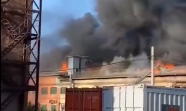 Pożar zakładów chemicznych w Rosji/Twitter @ Globusnews