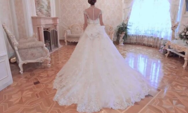 Suknia ślubna/YT @zuka giorgobiani