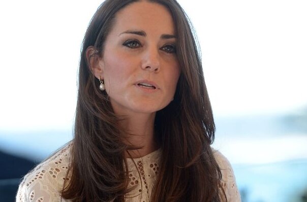 Fani martwią się o księżną Kate. Żona księcia Williama ma dużą bliznę na głowie