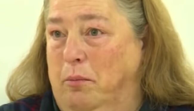 Kobieta niepostrzeżenie nagrała pielęgniarkę, która opiekowała się jej ojcem. Nie spodziewała się, że personel medyczny jest zdolny do takich rzeczy