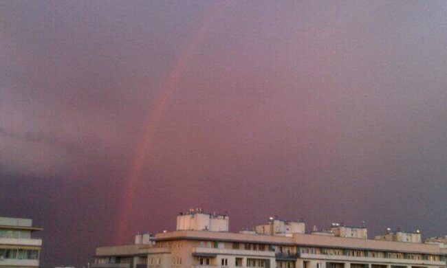 Czerwona tęcza/Twitter @m1klab