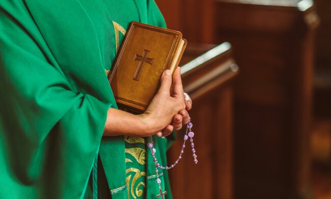 Wielkanoc zbliża się wielkimi krokami. Czy katolik może przyjąć Komunię bez spowiedzi