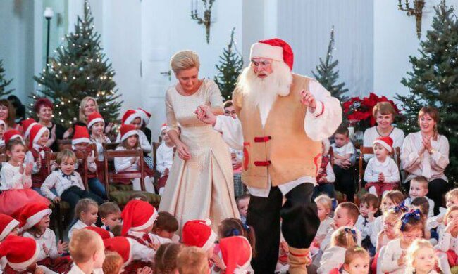 Agata Duda w idealnym duecie z Mikołajem. Jej kreacja wzbudziła zachwyt