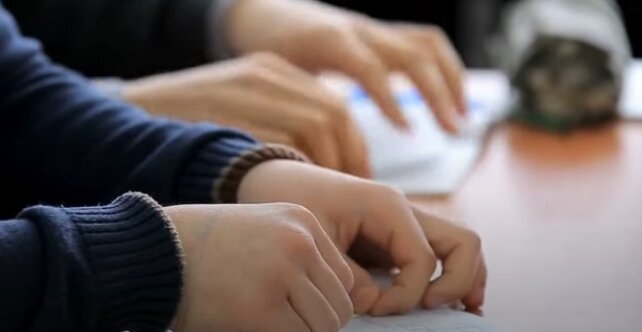 Szkoła w czasach koronawirusa. Źródło: Youtube