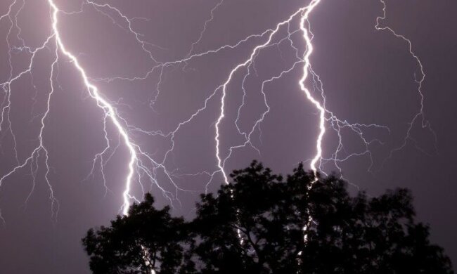 Synoptycy ostrzegają. Do Polski zbliżają się silne burze. Gdzie zagrzmi najmocniej