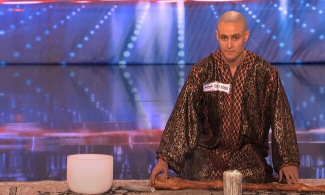 Niesamowity pokaz mężczyzna w stroju mnicha. Jury amerykańskiej edycji "Mam Talent" nie wierzyło własnym oczom