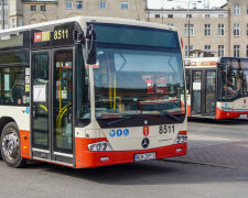 Gdańsk: pasażerowie narzekają na ścisk w pojazdach komunikacji miejskiej. Dziura budżetowa wygrywa z bezpieczeństwem podczas pandemii