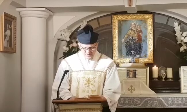 Ksiądz Woźnicki/YT @Wroniecka