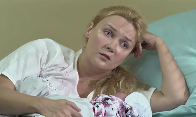 kobieta i dziecko, screen Youtube @FILM.UA Group