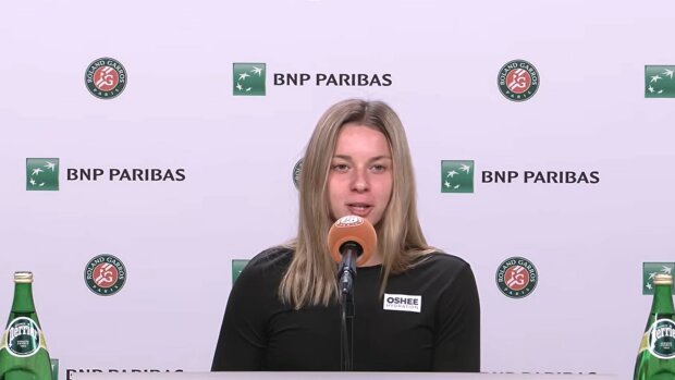 Maja Chwalińska, screen Youtube @rolandgarros