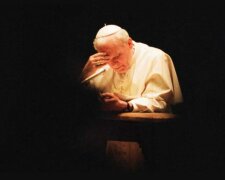 Modlitwę, którą małemu Karolkowi podyktował ojciec, do końca życia odmawiał Jan Paweł II