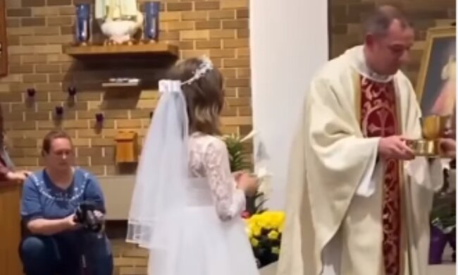 Nagranie z komunii/Instagram @BestViralVidz