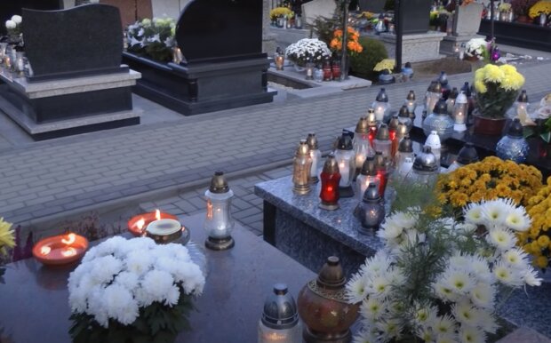 Cmentarz, kwiaty/YouTube @szynwald.pl