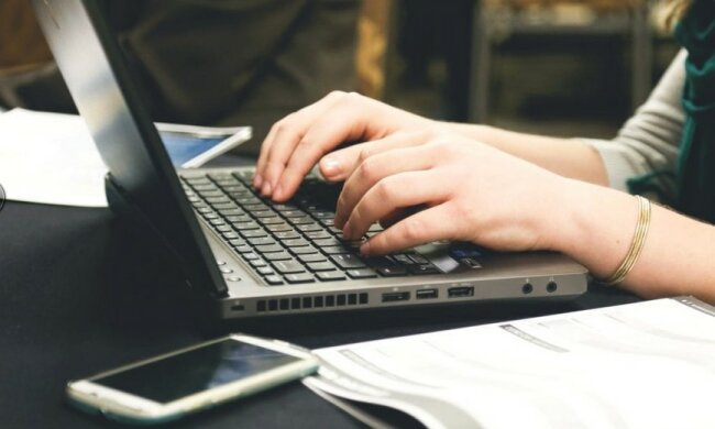 Oszuści w natarciu/screen Youtube