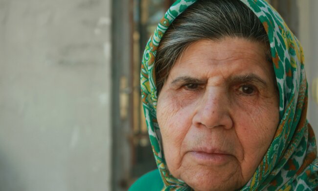 Z życia wzięte. "Babcia nie chce iść do domu opieki, a my zaraz będziemy mieli malucha": Nie mamy gdzie mieszkać