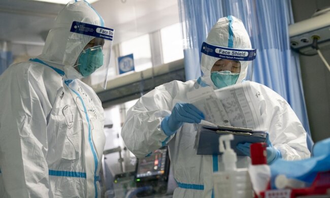 Polski lekarz ma koronawirusa, jest w ciężkim stanie. Trwają poszukiwania jego pacjentów