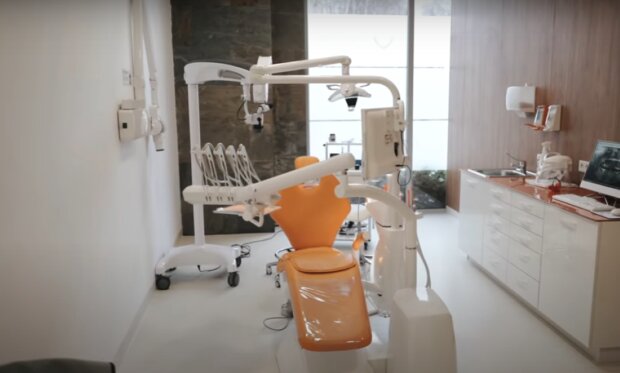 Gabinet dentystyczny/YouTube @Do Roboty