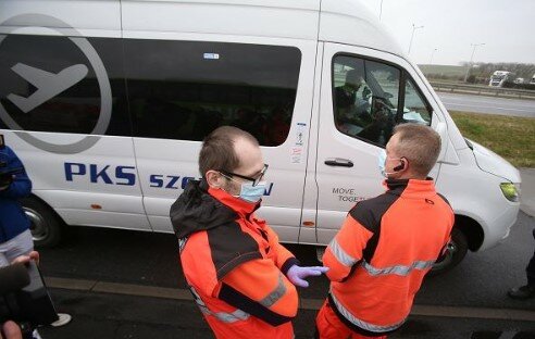 Pasażerowie, którzy podróżowali na tych liniach pilnie poszukiwani. Kierowca jest zarażony koronawirusem
