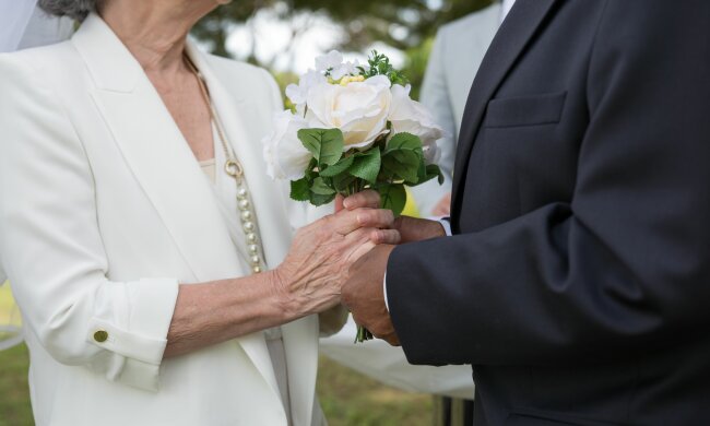 Z życia wzięte. "Mam 55 lat i wychodzę za mąż": Rodzina uznała, że na miłość jestem już za stara