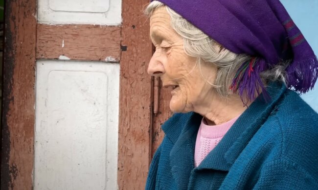Samotna seniorka, źródło: YouTube/Village Life in Mountains