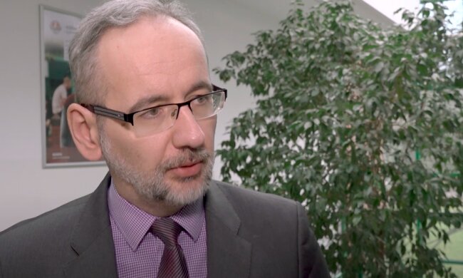 Minister zdrowia Adam Niedzielski / YouTube: MedExpress TV