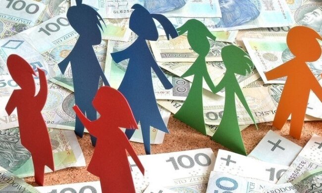 Wypłaty 500+ poważnie zagrożone? Eksperci mówią wprost - Polska może zbankrutować