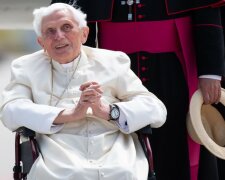 Papież emeryt Benedykt XVI "krucho wygląda". Co się dzieje z Papieżem. Niepokojąca relacja