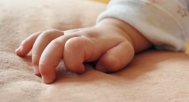 Syn przyniósł dziecko, screen Google