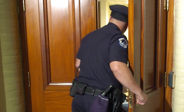 Skarbówka upomni się o pieniądze za abonament RTV. Urzędnicy będą przychodzić do domów bez zapowiedzi