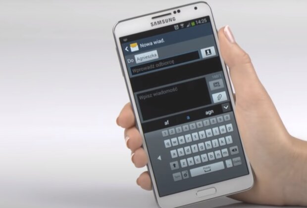 Telefon/YouTube @Samsung Polska