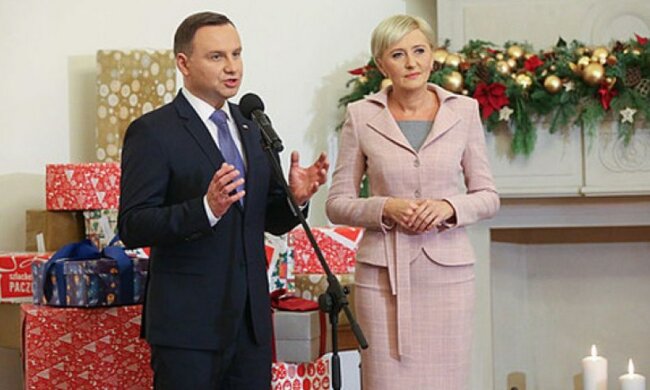 Święta Bożego Narodzenia Andrzeja Dudy. Jak prezydent spędza wigilię i czy daje drogie prezenty