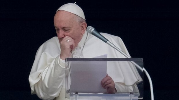 Ludzie boją się koronawirusa. To zdjęcie papieża Franciszka mówi samo za siebie