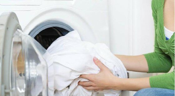 Niewiele osób wie i nawet nie domyśla się o takim sposobie prania. Lniane ubrania będą niesamowicie białe i pachnące
