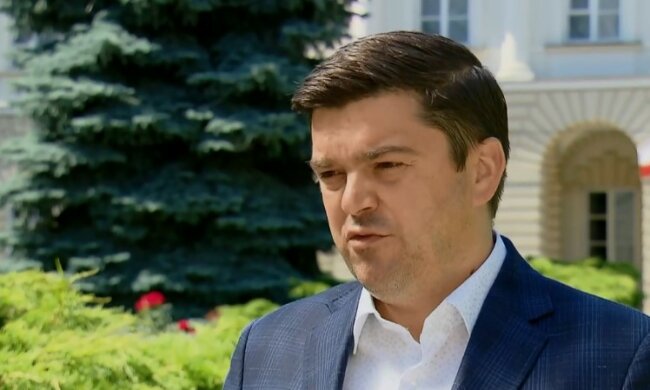 Ministerstwo Zdrowia stanowczo apeluje o rozwagę. 615 nowych zakażeń na raz budzi silny niepokój w resorcie