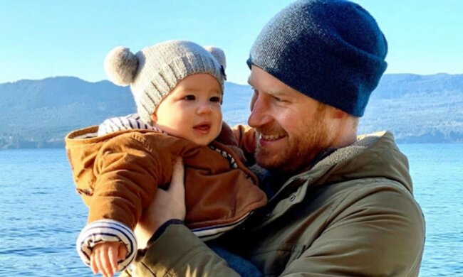 Książę Harry zachwyca się synem Archiem. "„Jestem po prostu niewiarygodnie szczęśliwy". Co się stało