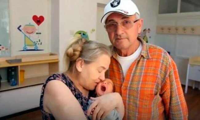 60-letnia kobieta po raz pierwszy została matką, ale mąż ją opuścił, nie mogąc wytrzymać hałasu. Jaki był jej los