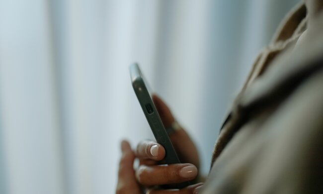 Nocny telefon pozbawił seniorów oszczędności. Stracili około 240 tys. zł