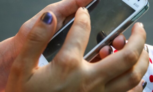 Podejrzane SMS-y? Nie klikaj w link!/screen Pexels