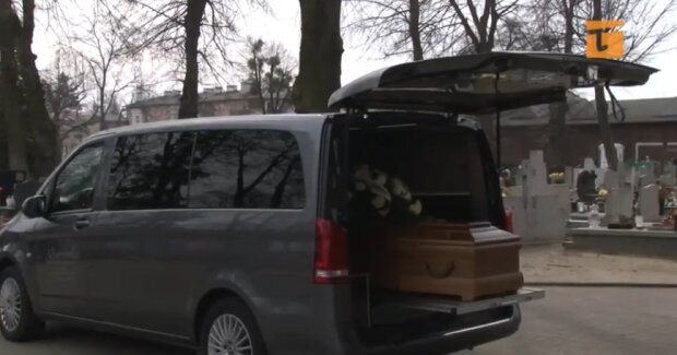 Pogrzeb w czasie koronawirusa. Źródło: Youtube
