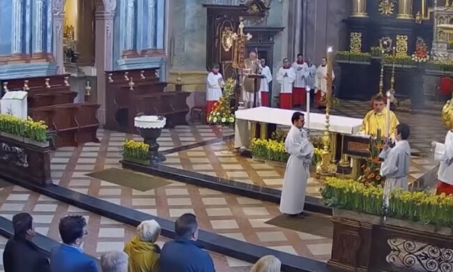 Msza, ksiądz/YouTube @ Wklęsły Major Suchodolski