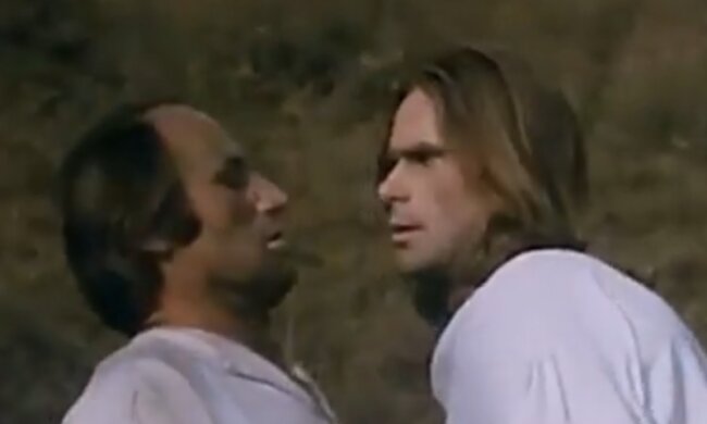 Widok miejsca spoczynku aktora grającego w "Janosiku" porusza. Jakby zupełnie o nim zapomniano