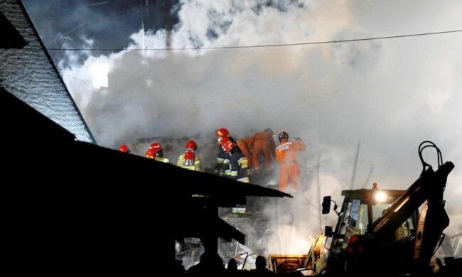 Zawalił się budynek, trwa akcja ratunkowa. Kolejne osoby są odnajdywane pod gruzami