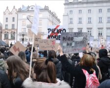 Kraków: do protestów w Krakowie dołączyli przedstawicieli jednej z branż, która ucierpiała w pandemii. Jakie hasła pokazali