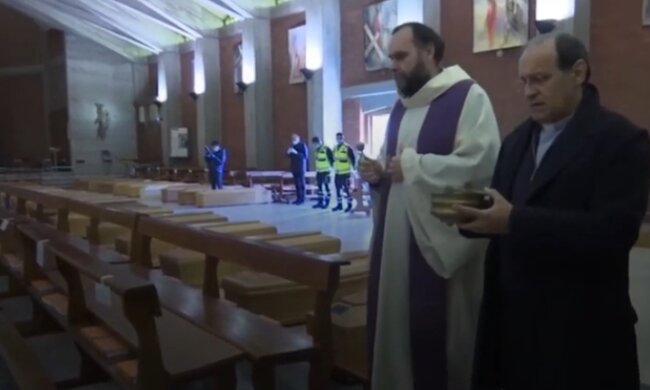 Pogrzeb w czasie koronawirusa. Źródło: Youtube